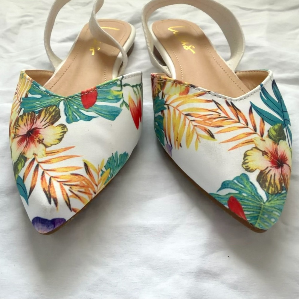 Lulus Mae White Floral Print Pointed Toe Slingback Flats | Size 6 | Like New - Picture 4 of 13
